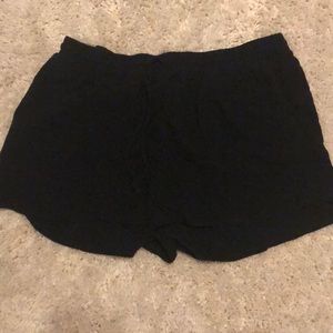 Universal thread black knit short